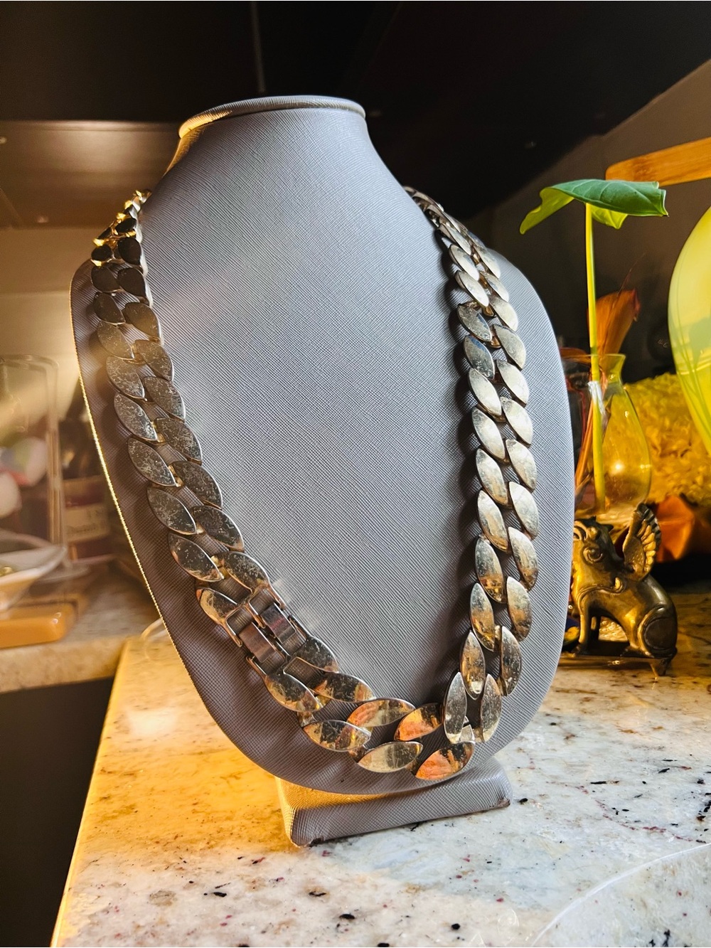 Vintage Gold-Tone Chunky Curb Chain Necklace gold wearing off.. read below